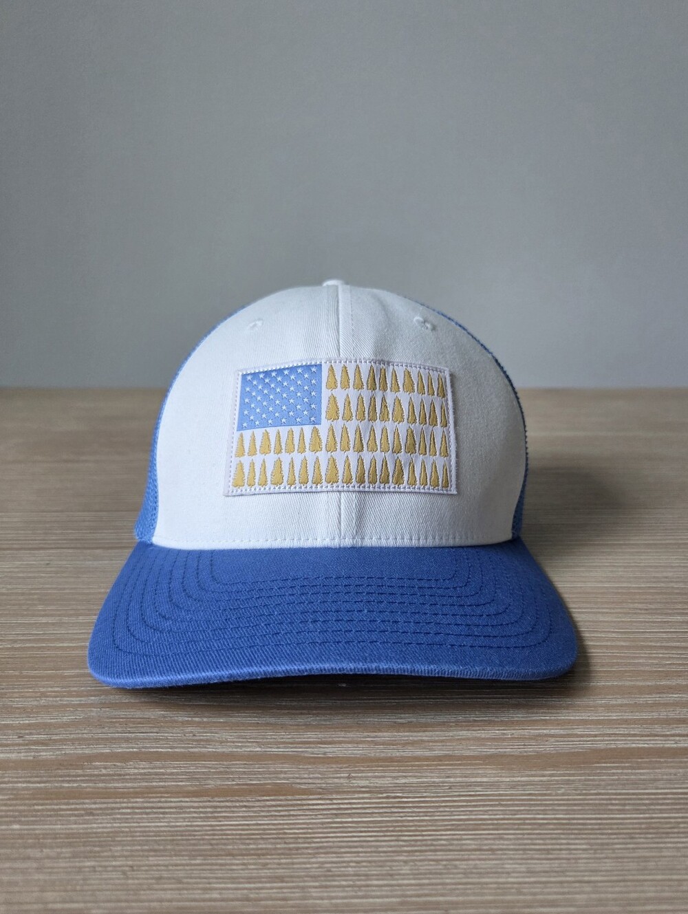Columbia Blue White Mesh Tree Flag Ball Cap  FlexFit Trucker Hat Size Small Med.